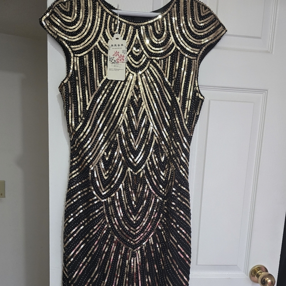 Dress - Picture 2 of 8